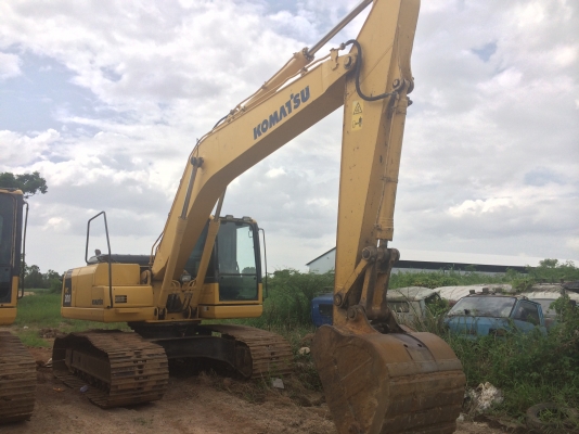 ขายรถแบคโฮ 2คัน  KOMATSU PC200-7-8 เอกสารครบพร้อมโอน