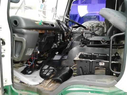 ราคา 1,050,000,บาท เหลืออีก 1 หัวครับ Deca 270 ยูโร2 เก็บตอนโซนภายในหน่อยครับ โดยรวมรถสวบมากครับ