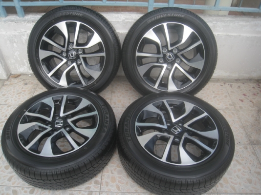 ขายล้อแม็กป้ายแดง Honda civic 16"x6.5" et45 5รู114.3 พร้อมยาง ปี14สนใจติดต่อเล็กคลองสามครับ 081-3747940