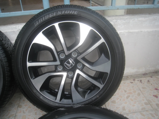 ขายล้อแม็กป้ายแดง Honda civic 16"x6.5" et45 5รู114.3 พร้อมยาง ปี14สนใจติดต่อเล็กคลองสามครับ 081-3747940