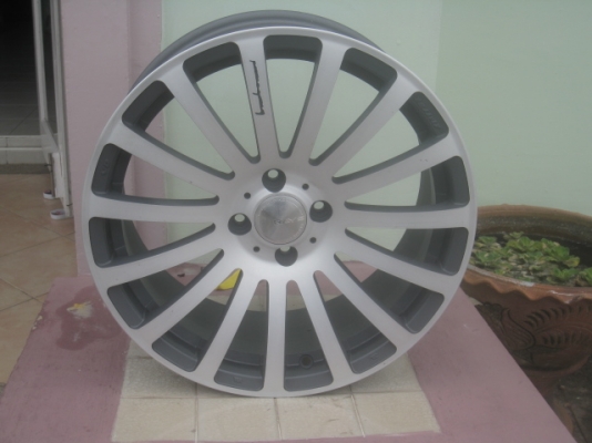 ขายแม็กมือสอง 17"x7.5" et42 4รู100 สีเทาด้าน สนใจติดต่อเล็กคลองสามครับ 081-3747940