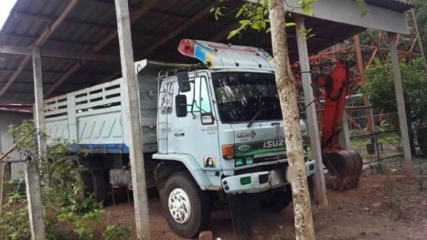 รถอีซูซุ 10 ล้อดั้ม FXZ  เปลื่ยนเครื่อง 270 แรงม้า. ปี 39.  ( นางฟ้าแท้. )  สนใจติดต่อ 081 - 6079515