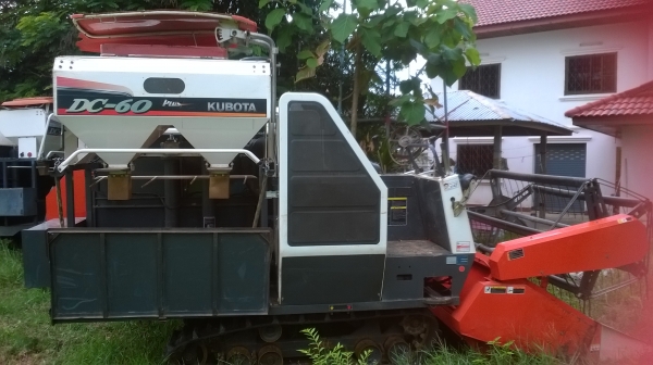 ขายรถเกี่ยวข้าว kubota dc60 plus ตัวสุดท้ายพร้อมเล่มทะเบียนครับ ขายรถเกี่ยวข้าว kubota dc60 plus ตัวสุดท้ายพร้อมเล่มทะเบียนครับ