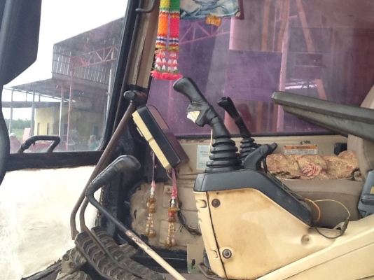 รถแบคโฮ สวยๆ ใช้งานประจำแอร์เย็น