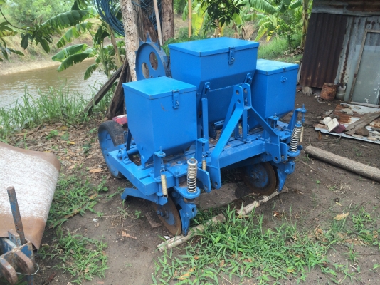 ขายเครื่องหยอดข้าวโพดแบบจานสภาพ90เปอเซ็นพร้อมใช้งาน