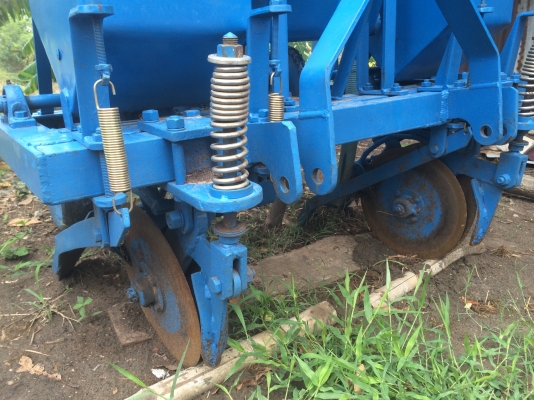 ขายเครื่องหยอดข้าวโพดแบบจานสภาพ90เปอเซ็นพร้อมใช้งาน