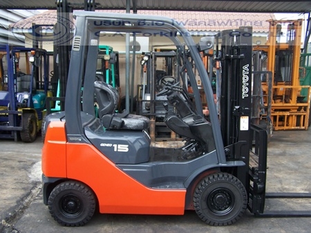 ขายรถ โฟล์คลิฟท์ TOYOTA รุ่น 8-FG15