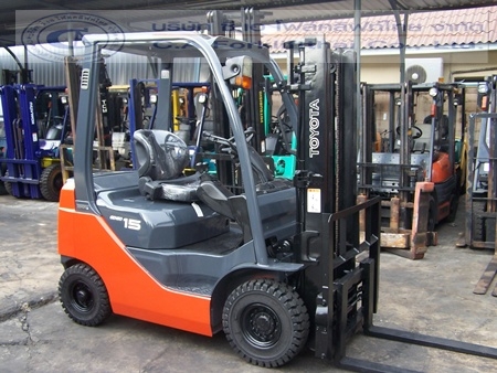 ขายรถ โฟล์คลิฟท์ TOYOTA รุ่น 8-FG15