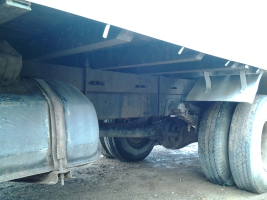 HINO KM779 เครื่อง 117ฝาแดง เพาเวอร์ แอร์เย็น กะบะยาว 5.5 เมตร ยาง825 ขอบ16 HINO KM779 เครื่อง 117ฝาแดง เพาเวอร์ แอร์เย็น กะบะยาว 5.5 เมตร ยาง825 ขอบ16