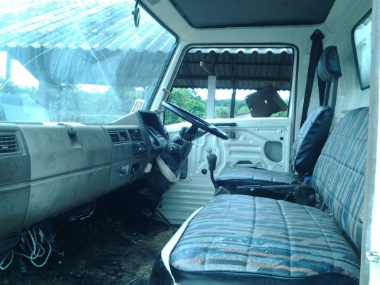 HINO KM779 เครื่อง 117ฝาแดง เพาเวอร์ แอร์เย็น กะบะยาว 5.5 เมตร ยาง825 ขอบ16 HINO KM779 เครื่อง 117ฝาแดง เพาเวอร์ แอร์เย็น กะบะยาว 5.5 เมตร ยาง825 ขอบ16