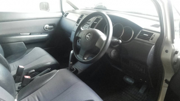 ด่วน ! ขายรถ NISSAN TIIDA 1.6 HACHBAG