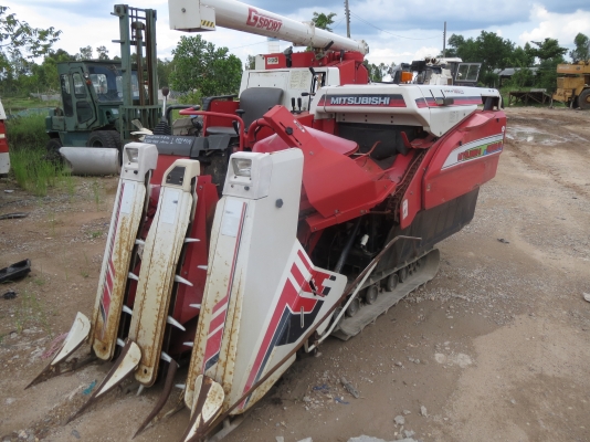 รถเกี่ยวนวดข้าว มิตซูบิชิ  รุ่นอุ้มข้าว เกี่ยวข้าวไม่หล่น