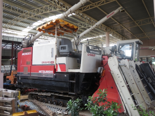 รถเกี่ยวนวดข้าว 50 แรงม้า 60 แรงม้ามิตซูบิชิ MC5000 6000 มี 3 คัน เกี่ยวข้าวไม่หล่น รถเกี่ยวนวดข้าว 50 แรงม้า 60 แรงม้ามิตซูบิชิ MC5000 6000 มี 3 คัน เกี่ยวข้าวไม่หล่น