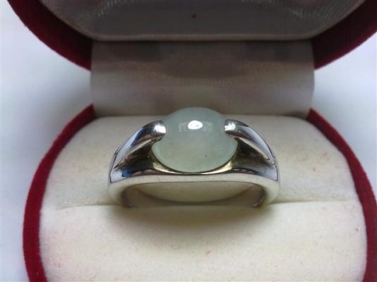 แหวนเงินทรงโบราณมีพลอย