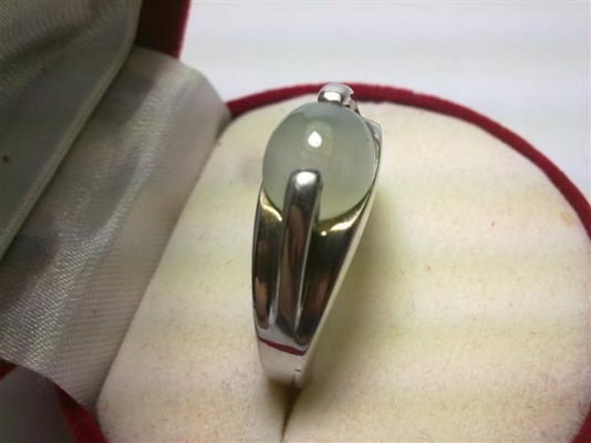 แหวนเงินทรงโบราณมีพลอย