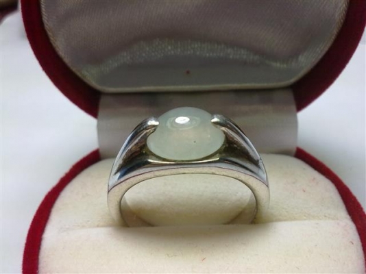 แหวนเงินทรงโบราณมีพลอย