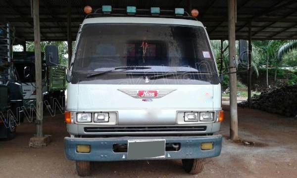 รถบรรทุก 6 ล้อ HINO รุ่น FC 120 แรงม้า