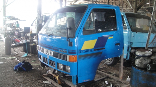 หัว ISUZU NKR ห้างแท้ สีใหม่สวย ของครบ หัว ISUZU NKR ห้างแท้ สีใหม่สวย ของครบ