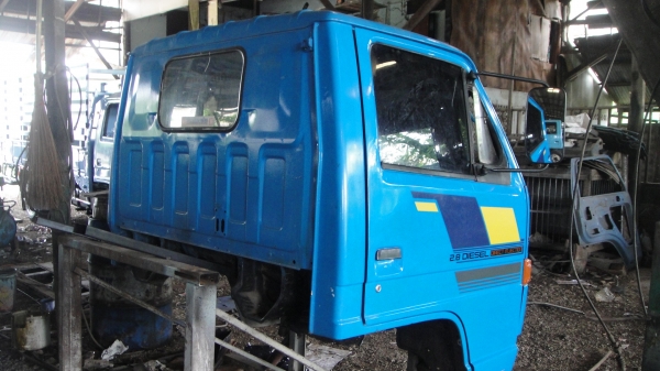 หัว ISUZU NKR ห้างแท้ สีใหม่สวย ของครบ หัว ISUZU NKR ห้างแท้ สีใหม่สวย ของครบ