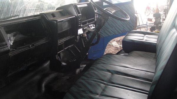 หัว ISUZU NKR ห้างแท้ สีใหม่สวย ของครบ หัว ISUZU NKR ห้างแท้ สีใหม่สวย ของครบ