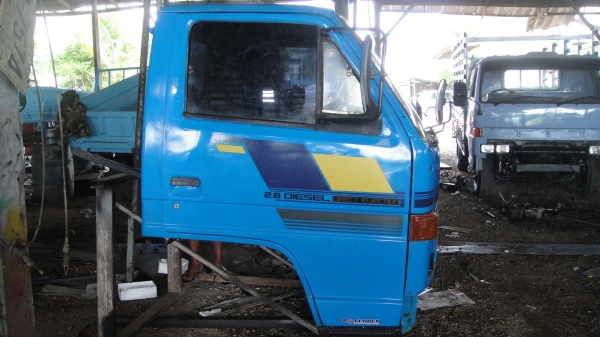 หัว ISUZU NKR ห้างแท้ สีใหม่สวย ของครบ หัว ISUZU NKR ห้างแท้ สีใหม่สวย ของครบ