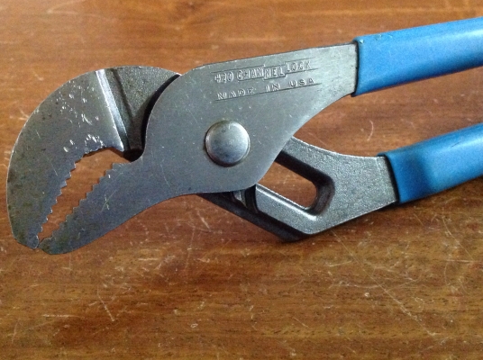 ขายคีมคอม้า คอเลื่อน CHANNELLOCK 420 AJUSTABLE PLIERS 9 1/2"