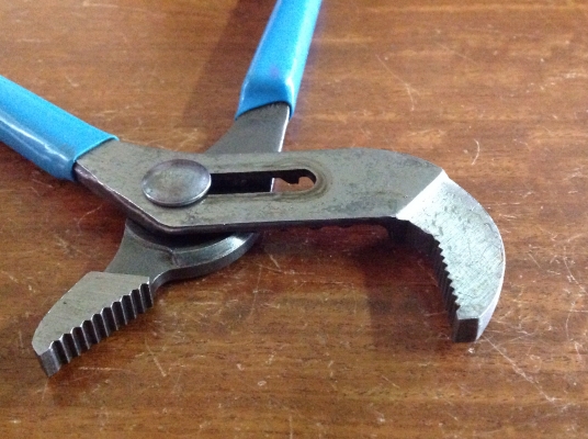 ขายคีมคอม้า คอเลื่อน CHANNELLOCK 420 AJUSTABLE PLIERS 9 1/2"