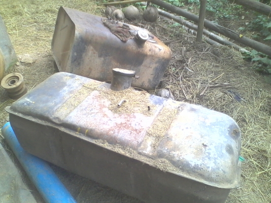 ขายถังน้ำมันของสิบล้อ ราคาถูก 2 ใบ สภาพดี