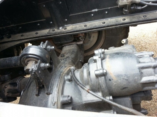 รถอีซูซุ 10 ล้อ หัวลาก 320 แรงม้า. ปี 48  สนใจติดต่อ  081 - 6079515