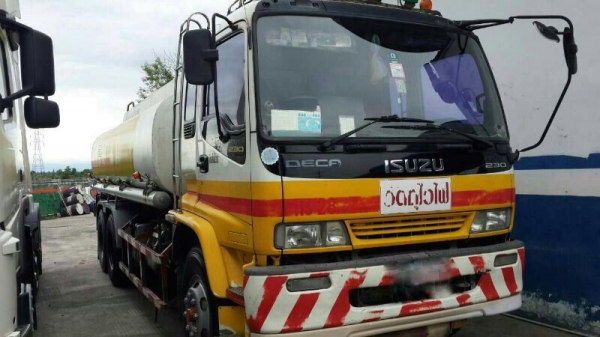 รถอีซูซุ 10 ล้อ บรรรทุกน้ำมัน 230 แรงม้า. ปี 47 / ปลายปี. ( ยูโรทู )  สนใจติดต่อ  081 - 6079515