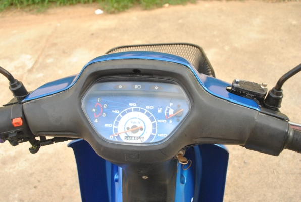 ขาย honda wave100 ทะเบียนโอน ดีสเบรค สีน้ำเงิน ปี 47 ราคา12500 บาท