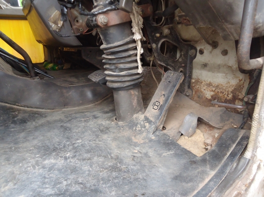 ขายด่วนรถสิบล้อFN527MTFชี/L6648เครือง220แรงปี40ไมดรั้ม