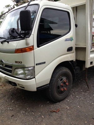 รถฮีโน่ 6 ล้อ รั้ว  ( ไม่ดั้ม )  136 แรงม้า. ปี 54  ( ยูโรที. )  สนใจติดต่อ 081 - 6079515