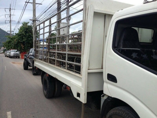 รถฮีโน่ 6 ล้อ รั้ว  ( ไม่ดั้ม )  136 แรงม้า. ปี 54  ( ยูโรที. )  สนใจติดต่อ 081 - 6079515