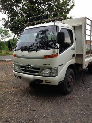 รถฮีโน่ 6 ล้อ รั้ว  ( ไม่ดั้ม )  136 แรงม้า. ปี 54  ( ยูโรที. )  สนใจติดต่อ 081 - 6079515