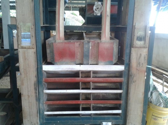 โรงสีสองลูกหิน สภาพสวย ใช้งานได้เลย อยู่อำเภอชุมพลบุรี  จังหวัดสุรินทร์