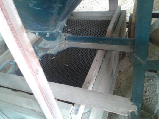 โรงสีสองลูกหิน สภาพสวย ใช้งานได้เลย อยู่อำเภอชุมพลบุรี  จังหวัดสุรินทร์