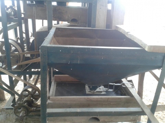 โรงสีสองลูกหิน สภาพสวย ใช้งานได้เลย อยู่อำเภอชุมพลบุรี  จังหวัดสุรินทร์