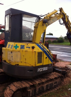 ขายถูกครับ โคมัสสุpc28uu ราคา 270000เท่านั้นครับเก่าญี่ปุ่นไม่เคยใช้ในไทยครับ