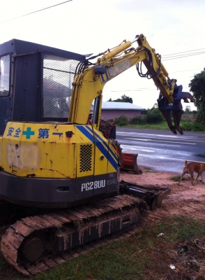 ขายถูกครับ โคมัสสุpc28uu ราคา 270000เท่านั้นครับเก่าญี่ปุ่นไม่เคยใช้ในไทยครับ