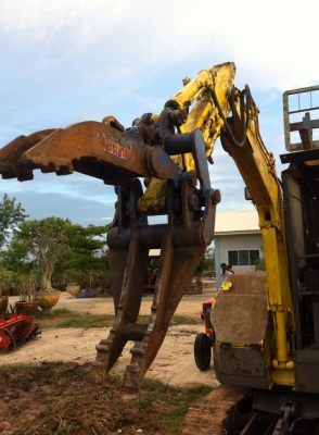 ขายถูกครับ โคมัสสุpc28uu ราคา 270000เท่านั้นครับเก่าญี่ปุ่นไม่เคยใช้ในไทยครับ