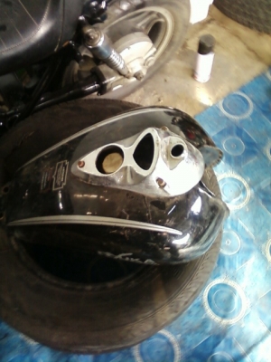 ขายถังน้ำมัน RYUKA  แต่งสไตล์ cruiser  ราคา 500 บาท สนใจติดต่อ.....0898450560