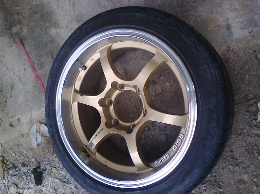 ขายล้อแมํ๊กขอบ 17 นิ้วพร้อมยาง80\% ราคา 10000 บาท