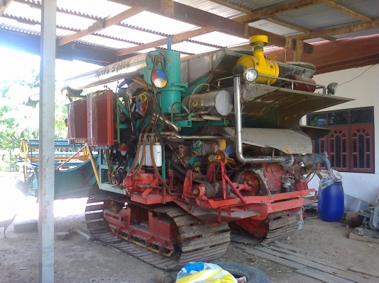 ขายรถเกี่ยวข้าว ปานเจริญ สภาพดี ไม่ต้องซ่อม เกี่ยวข้าวได้เลยครับ สดผ่อนได้ครับ เงิน ธกส.ก็ได้