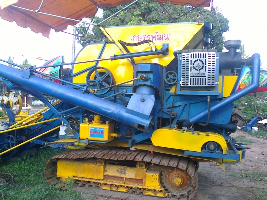 ขาย รถเกี่ยวข้าวเกษตรพัฒนา รุ่น เงินมี สภาพ ใหม่ๆ เกี่ยวข้าวได้ 2000 กว่าไร่ สดผ่อนได้ครับ เงิน ธกส.ก็ได้ครับ