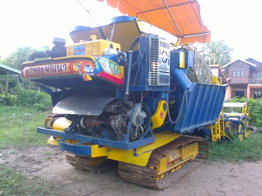 ขาย รถเกี่ยวข้าวเกษตรพัฒนา รุ่น เงินมี สภาพ ใหม่ๆ เกี่ยวข้าวได้ 2000 กว่าไร่ สดผ่อนได้ครับ เงิน ธกส.ก็ได้ครับ