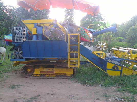 ขาย รถเกี่ยวข้าวเกษตรพัฒนา รุ่น เงินมี สภาพ ใหม่ๆ เกี่ยวข้าวได้ 2000 กว่าไร่ สดผ่อนได้ครับ เงิน ธกส.ก็ได้ครับ