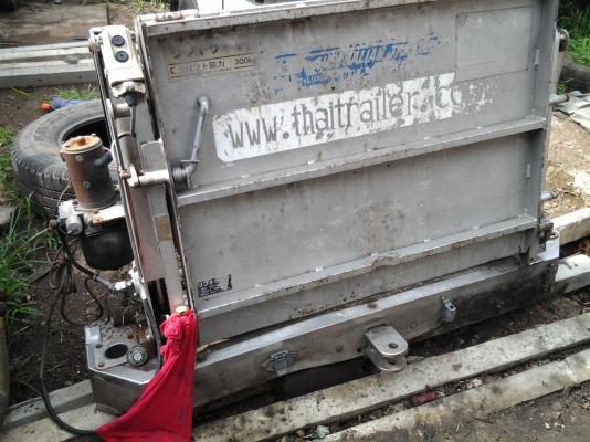 ขายลิฟท์ติดท้ายรถกระบะ สภาพพร้อมใช้งานขายถูกๆ 15000 ขาย