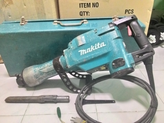 เครื่องสกัดคอนกรีตไฟฟ้า มากิต้า hm1306 สภาพพร้อมใช้งานครับ