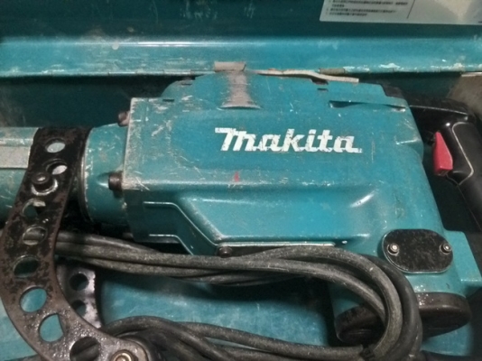 เครื่องสกัดคอนกรีตไฟฟ้า มากิต้า hm1306 สภาพพร้อมใช้งานครับ